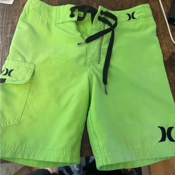 2 pairs of boys Hurley swim trunks. Size 4 - Picture 4 of 6